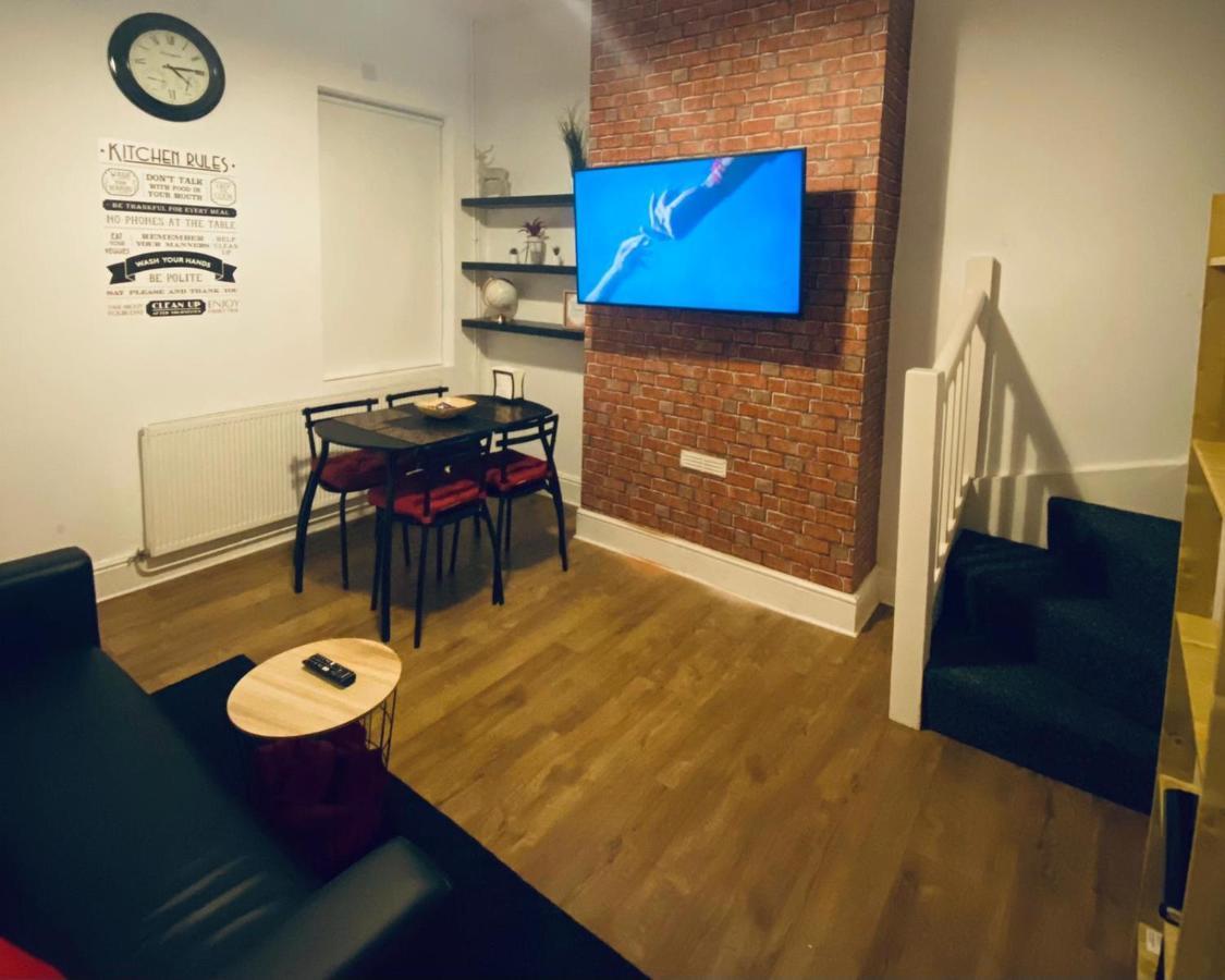 Large 4 Bedroom Home - Coventry City Centre Esterno foto