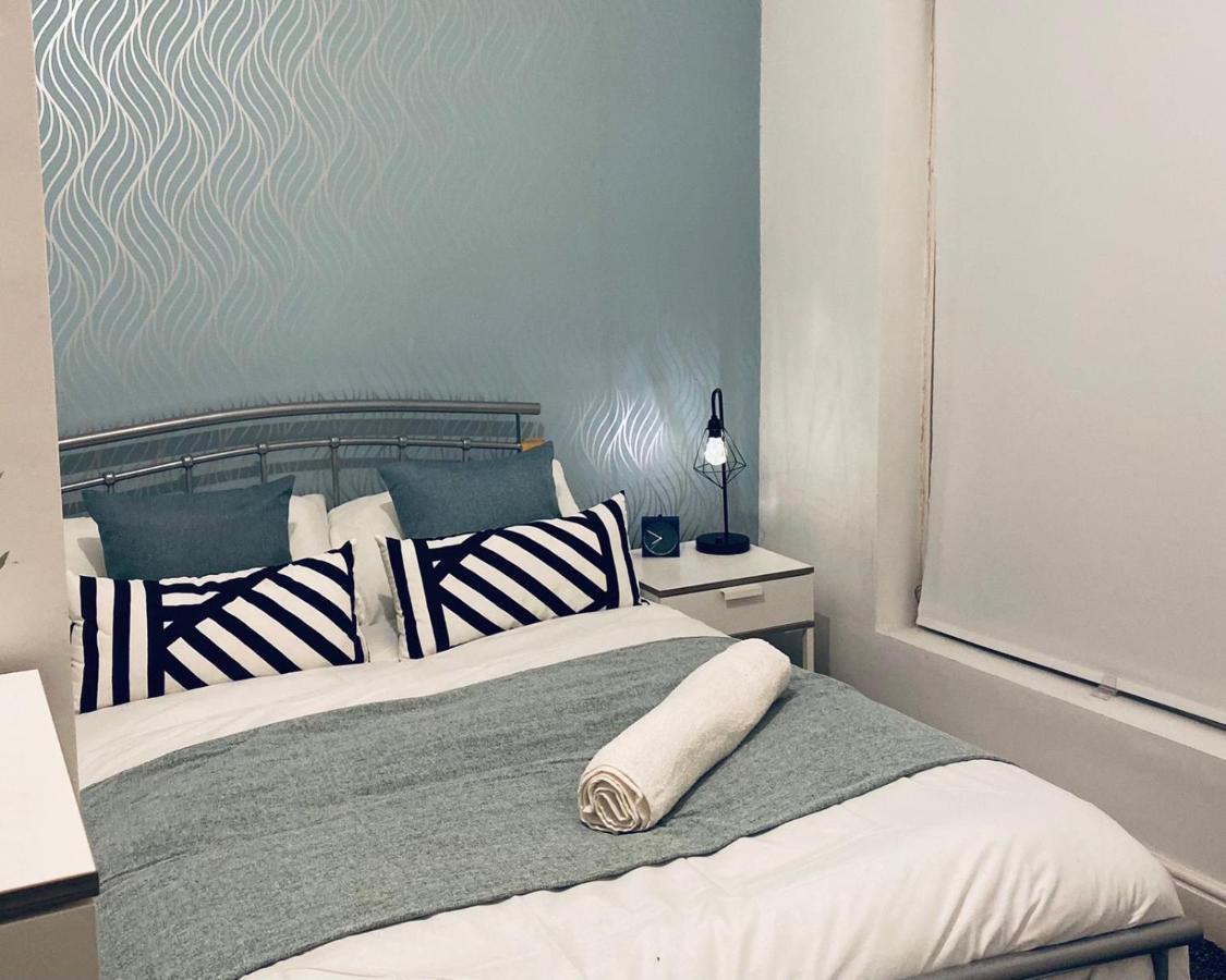 Large 4 Bedroom Home - Coventry City Centre Esterno foto