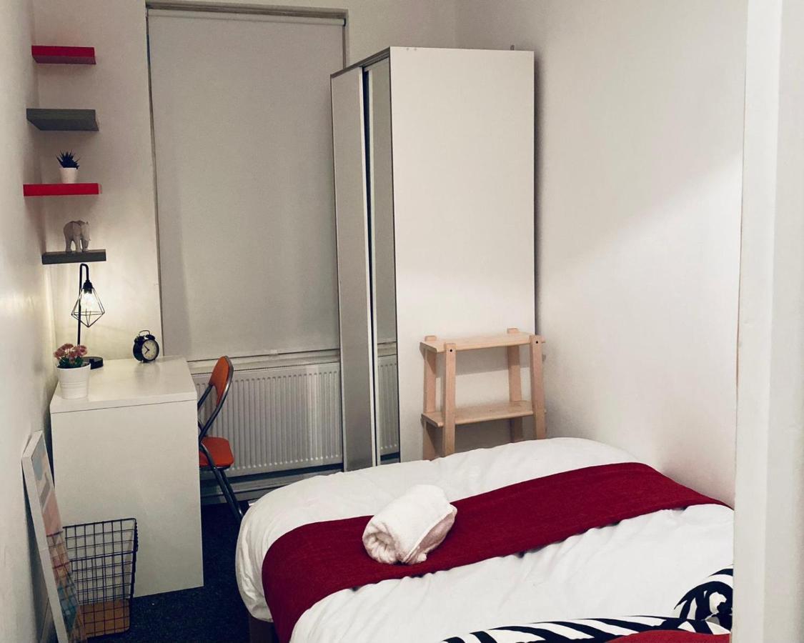 Large 4 Bedroom Home - Coventry City Centre Esterno foto