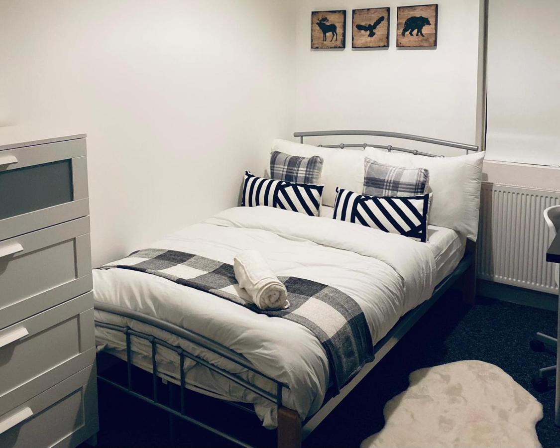 Large 4 Bedroom Home - Coventry City Centre Esterno foto